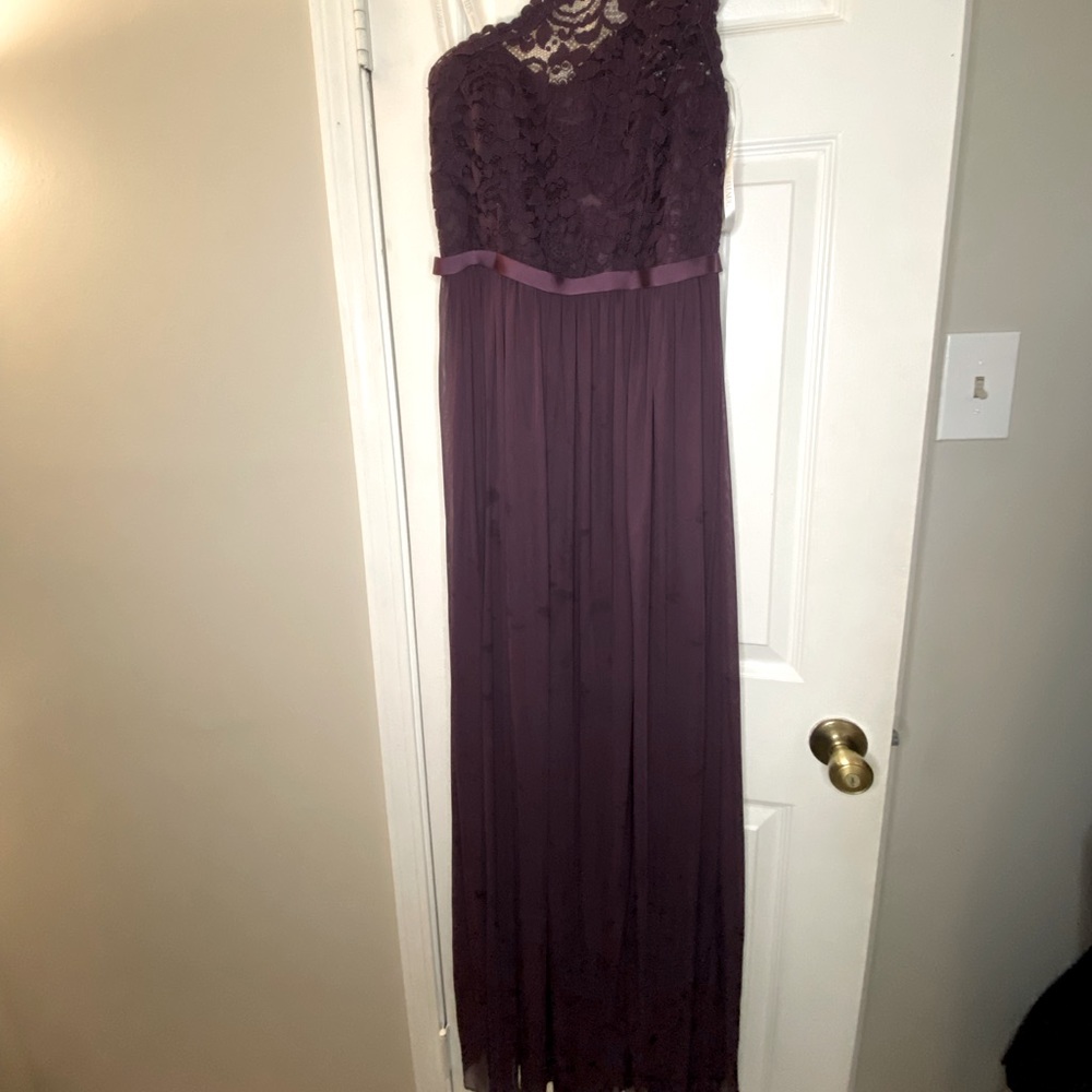 A David’s Bridal bridesmaids dress. Worn one time…needs to dry cleaned!